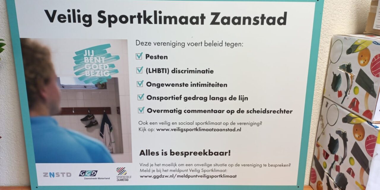 KZTV krijgt eerste Veilig Sportklimaat bord uitgereikt.