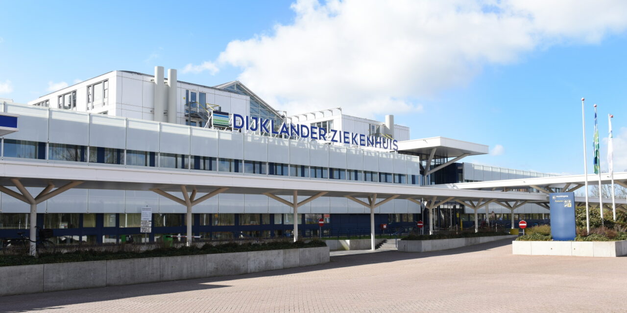 GGD geeft coronaprik in Dijklander Ziekenhuis